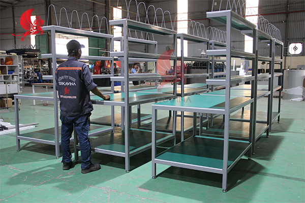 gi&aacute; b&agrave;n thao t&aacute;c khung th&eacute;p sơn tĩnh điện